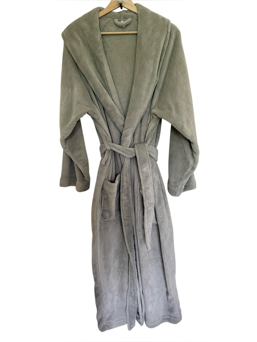 Pottery Barn Men's Light Gray Plush Bathrobe
